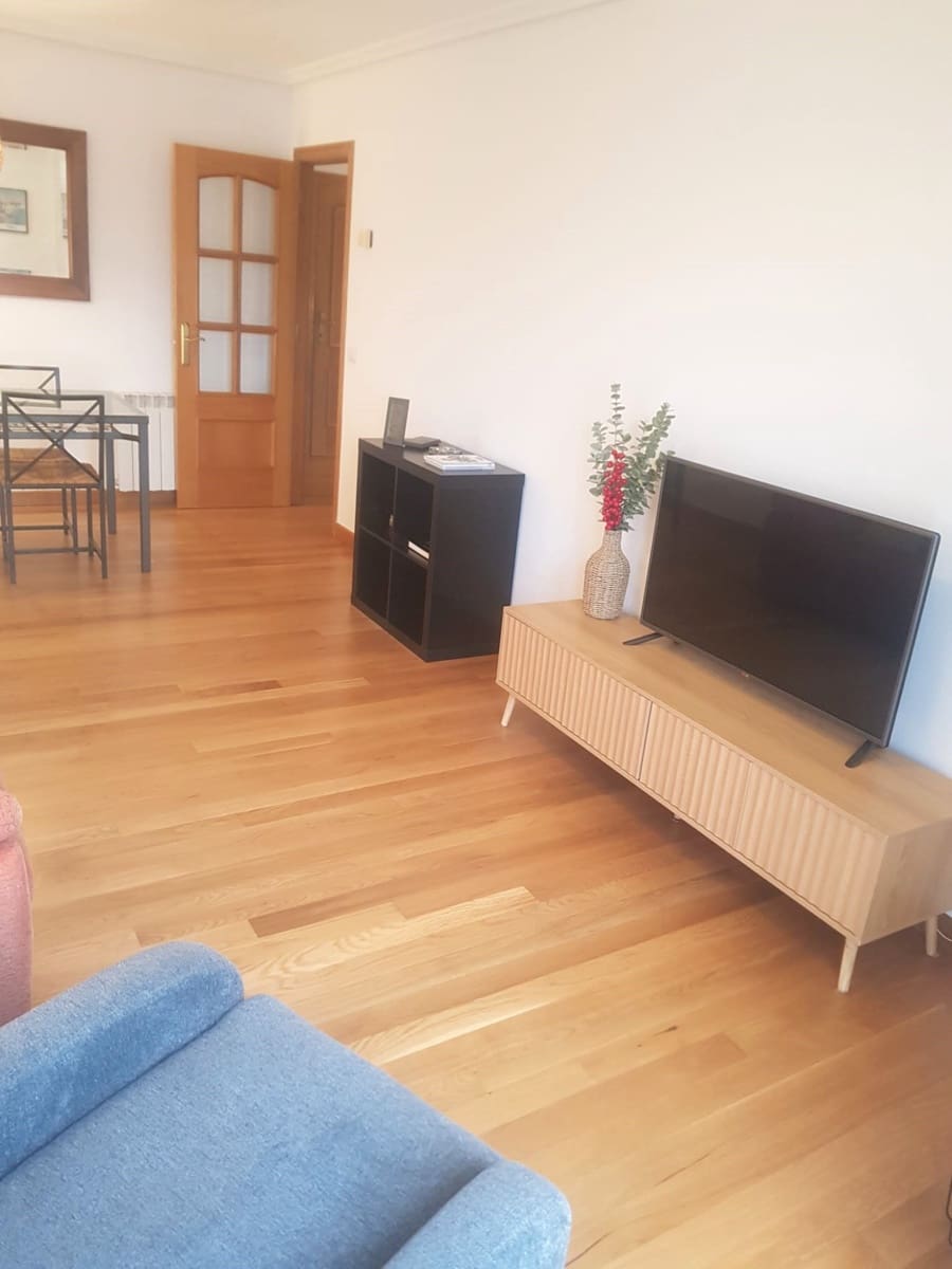2 slaapkamer Flat te huur in Santander met garage - € 950 (Ref: 9704869)