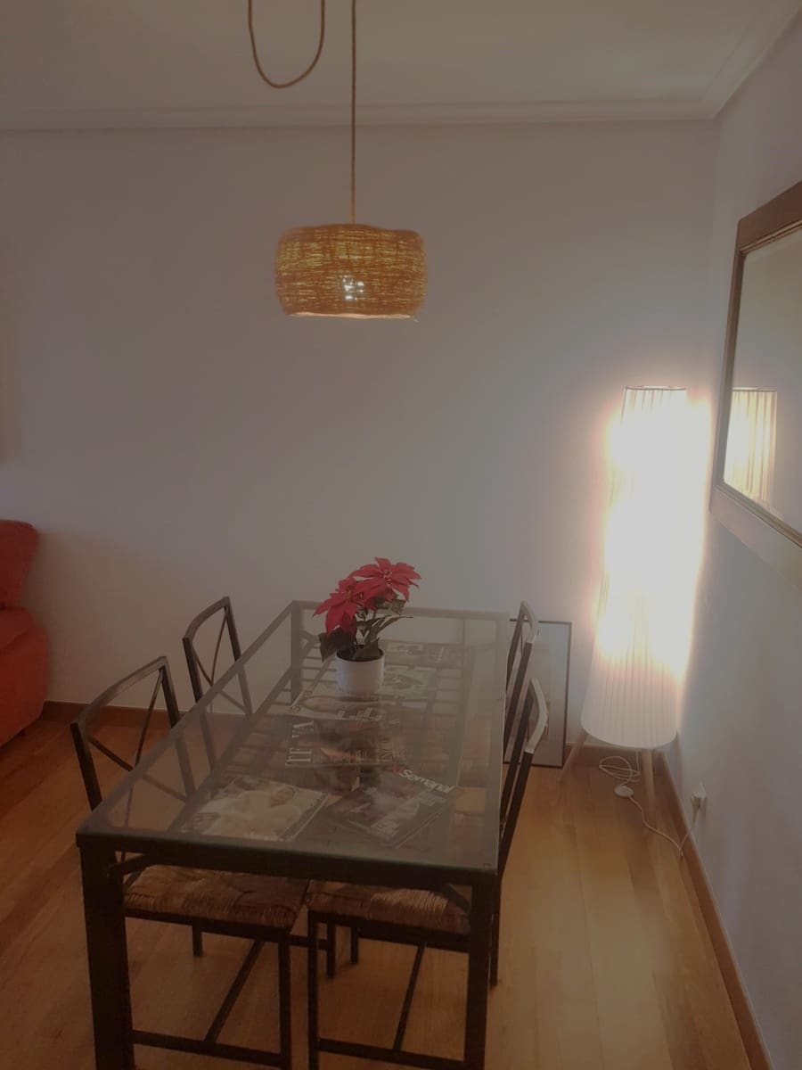 2 slaapkamer Flat te huur in Santander met garage - € 950 (Ref: 9704869)