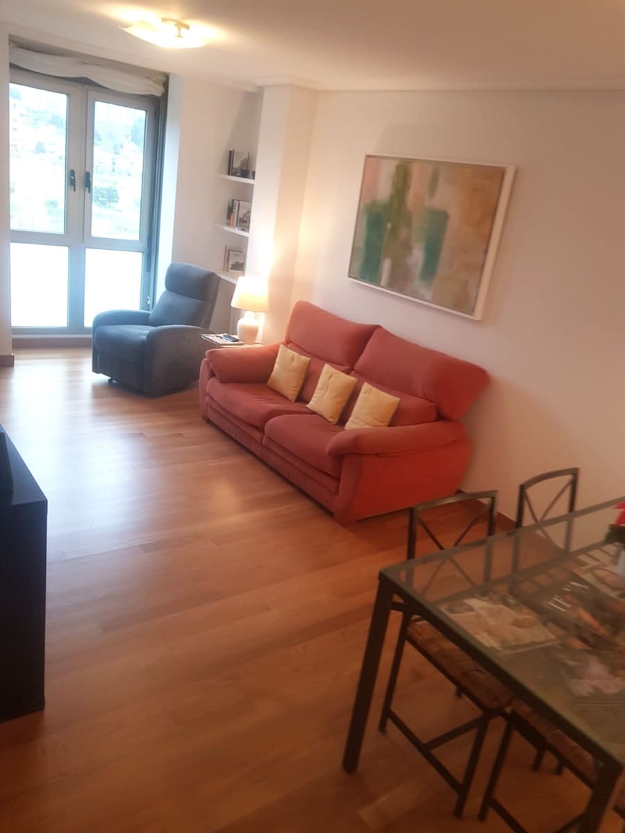 2 slaapkamer Flat te huur in Santander met garage - € 950 (Ref: 9704869)