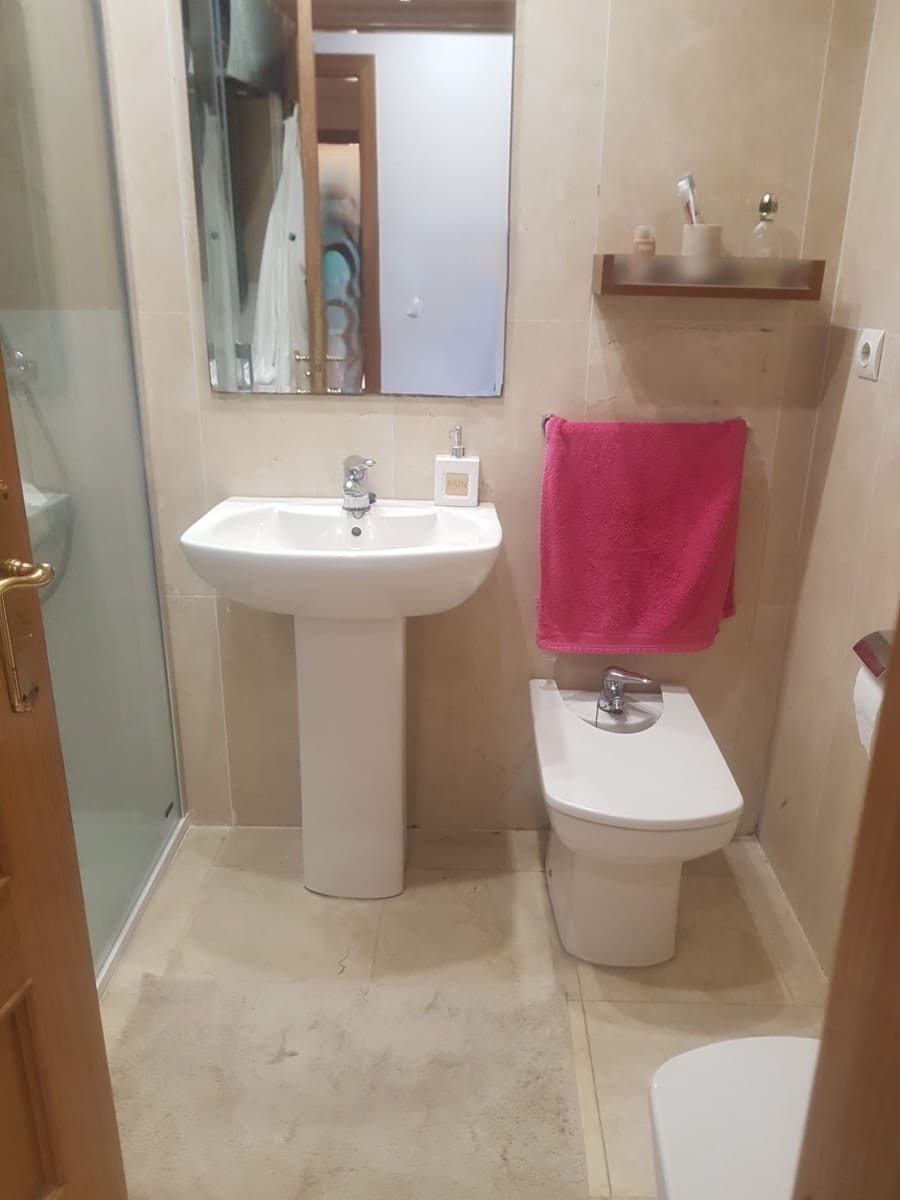 2 slaapkamer Flat te huur in Santander met garage - € 950 (Ref: 9704869)