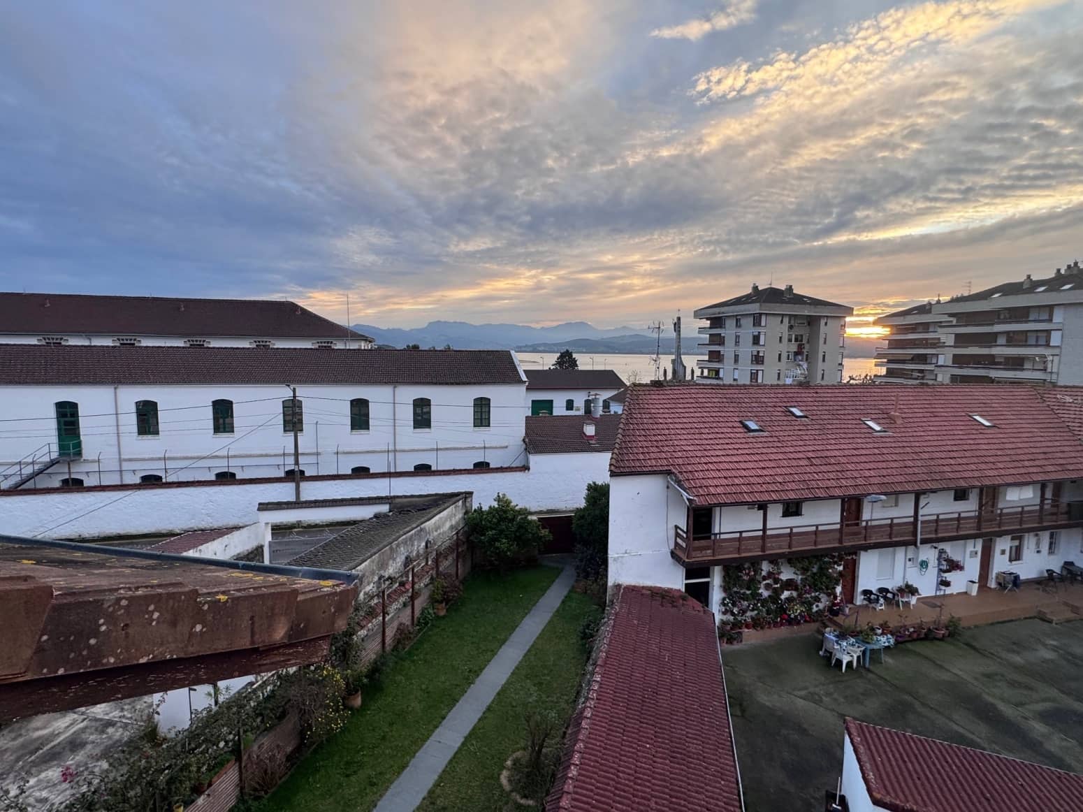 3 bedroom Flat for sale in Santona with garage - € 465,000 (Ref: 9726449)