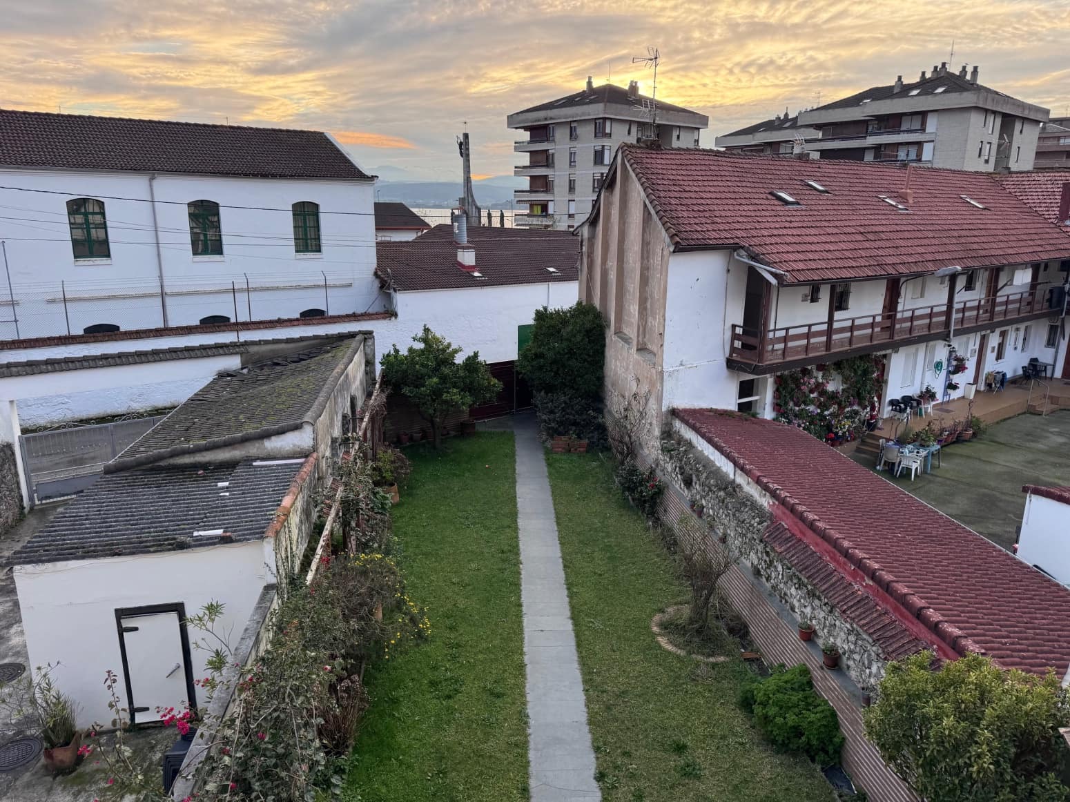 2 bedroom Flat for sale in Santona with garage - € 375,000 (Ref: 9726450)