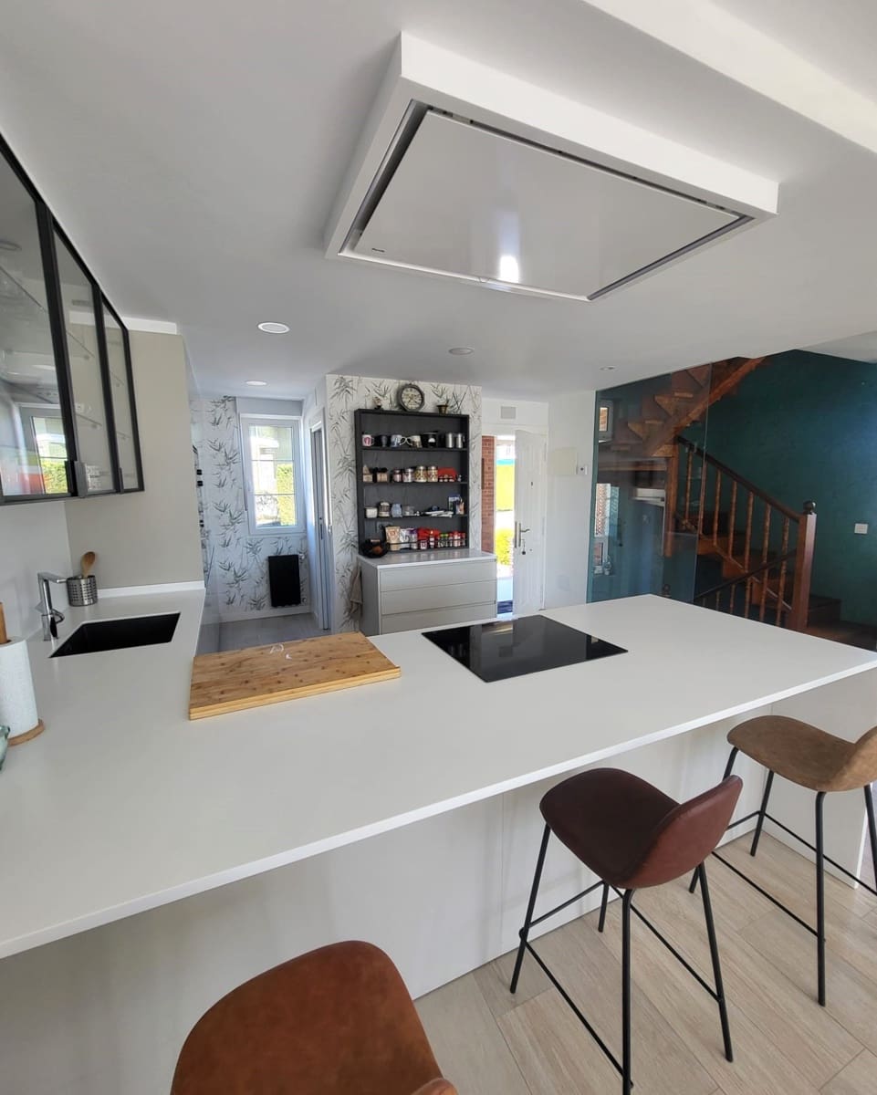 3 bedroom Villa for sale in Pielagos with garage - € 420,000 (Ref: 9726451)