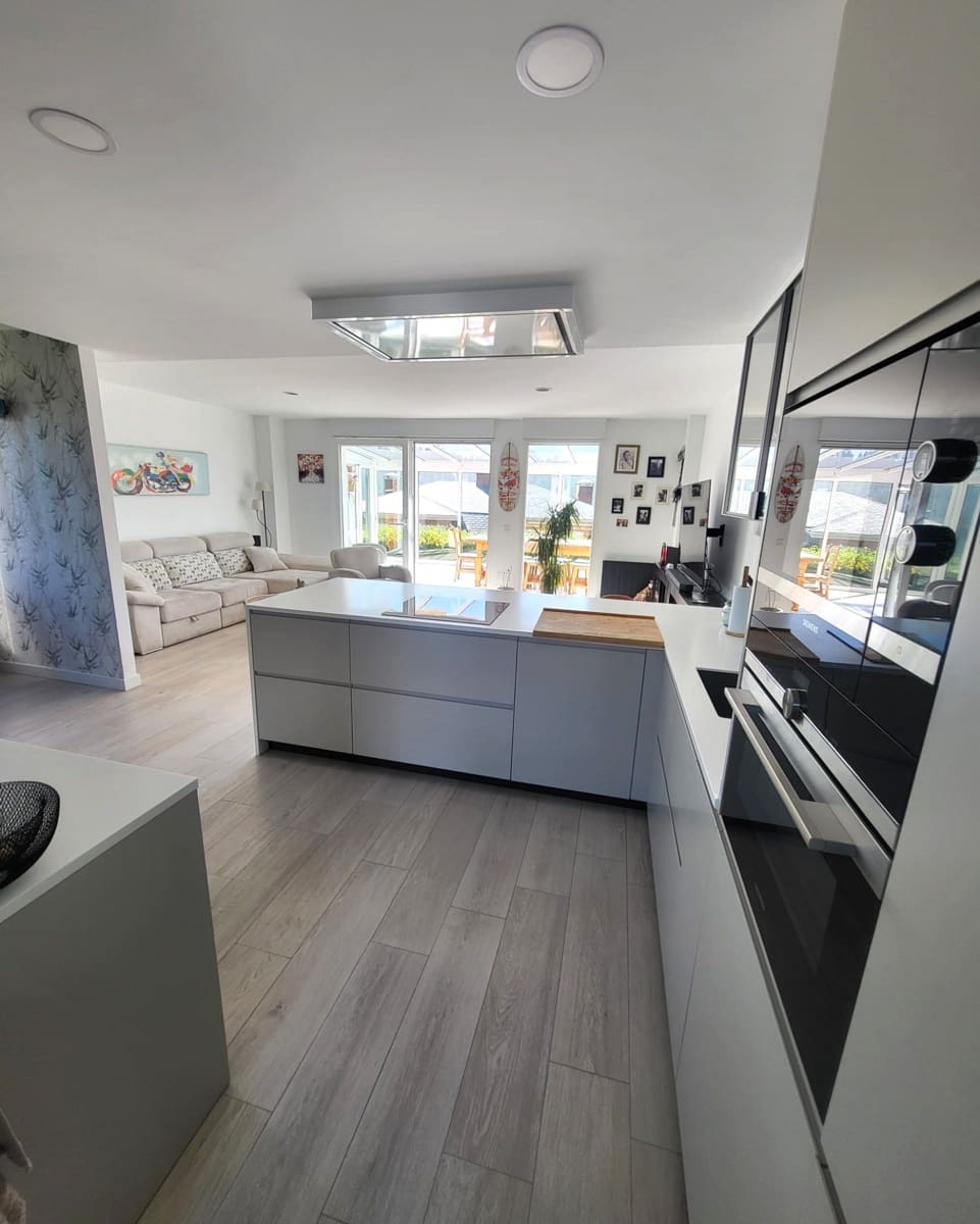 3 bedroom Villa for sale in Pielagos with garage - € 420,000 (Ref: 9726451)