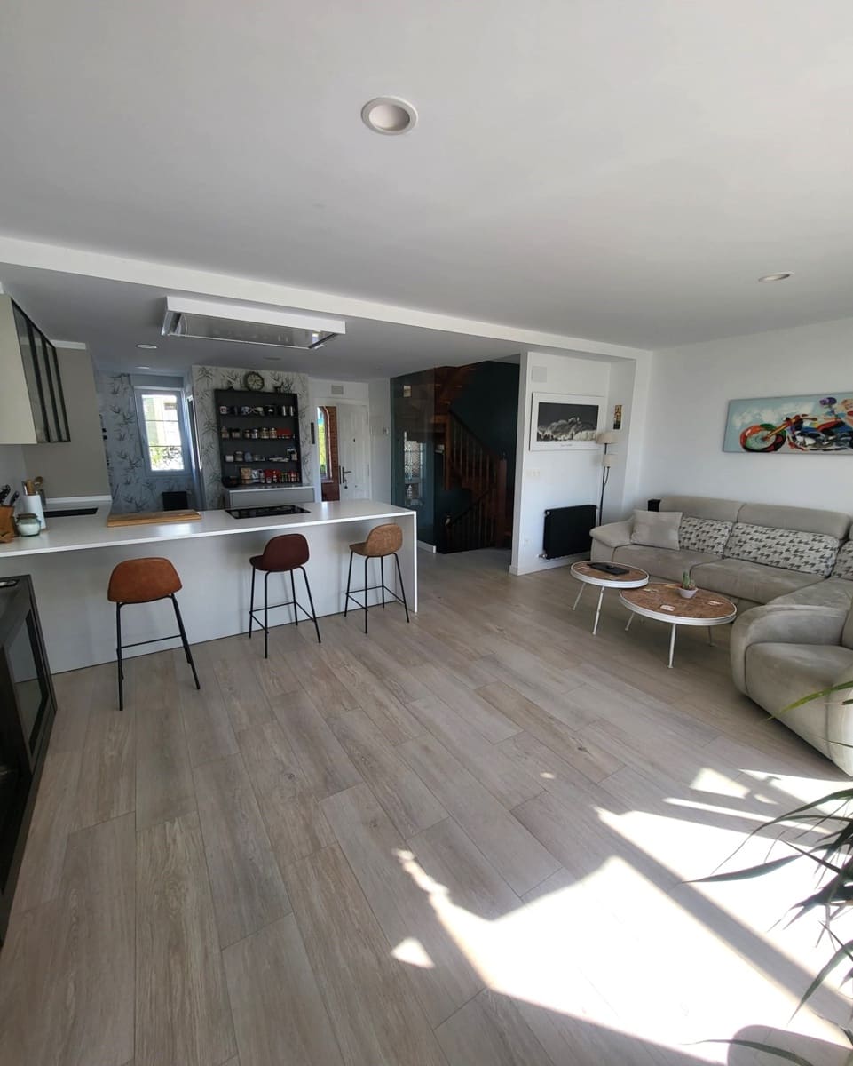 3 bedroom Villa for sale in Pielagos with garage - € 420,000 (Ref: 9726451)