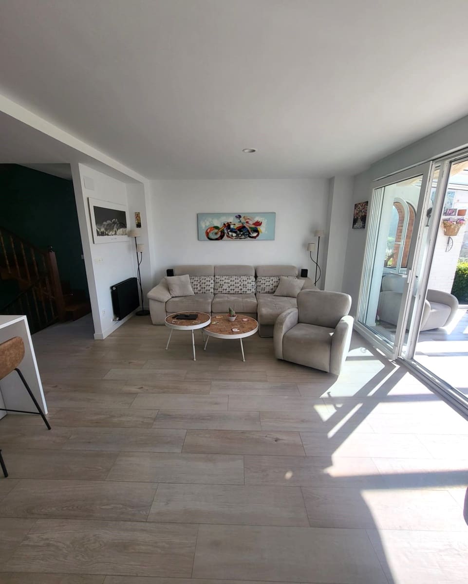 3 bedroom Villa for sale in Pielagos with garage - € 420,000 (Ref: 9726451)