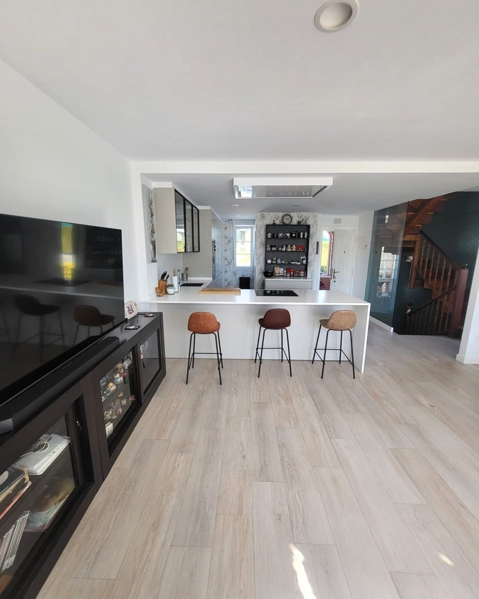 3 bedroom Villa for sale in Pielagos with garage - € 420,000 (Ref: 9726451)