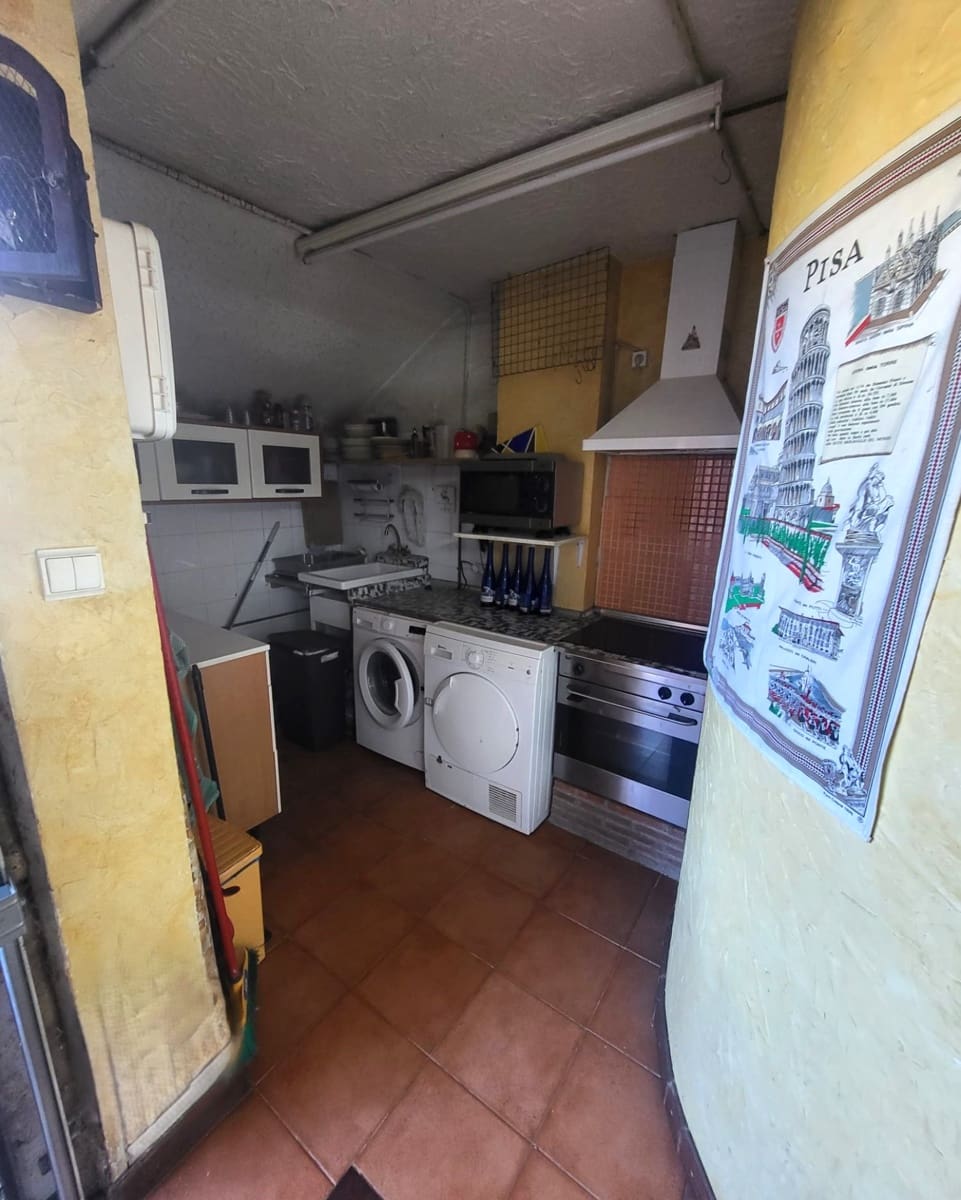 3 bedroom Villa for sale in Pielagos with garage - € 420,000 (Ref: 9726451)