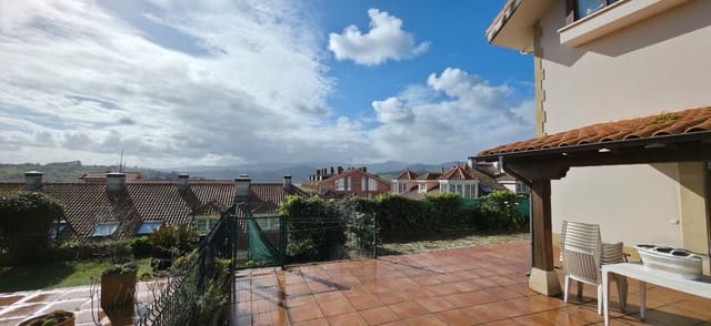 3 bedroom Flat for sale in San Vicente de la Barquera with garage - € 235,000 (Ref: 9751699)