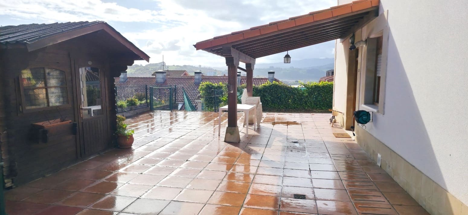 3 bedroom Flat for sale in San Vicente de la Barquera with garage - € 235,000 (Ref: 9751699)
