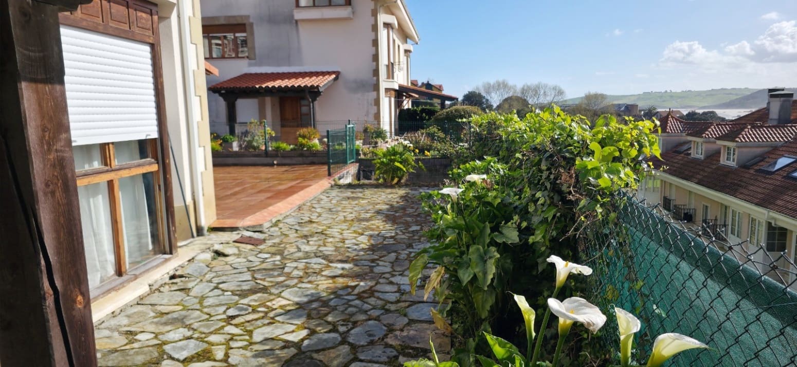 3 bedroom Flat for sale in San Vicente de la Barquera with garage - € 235,000 (Ref: 9751699)