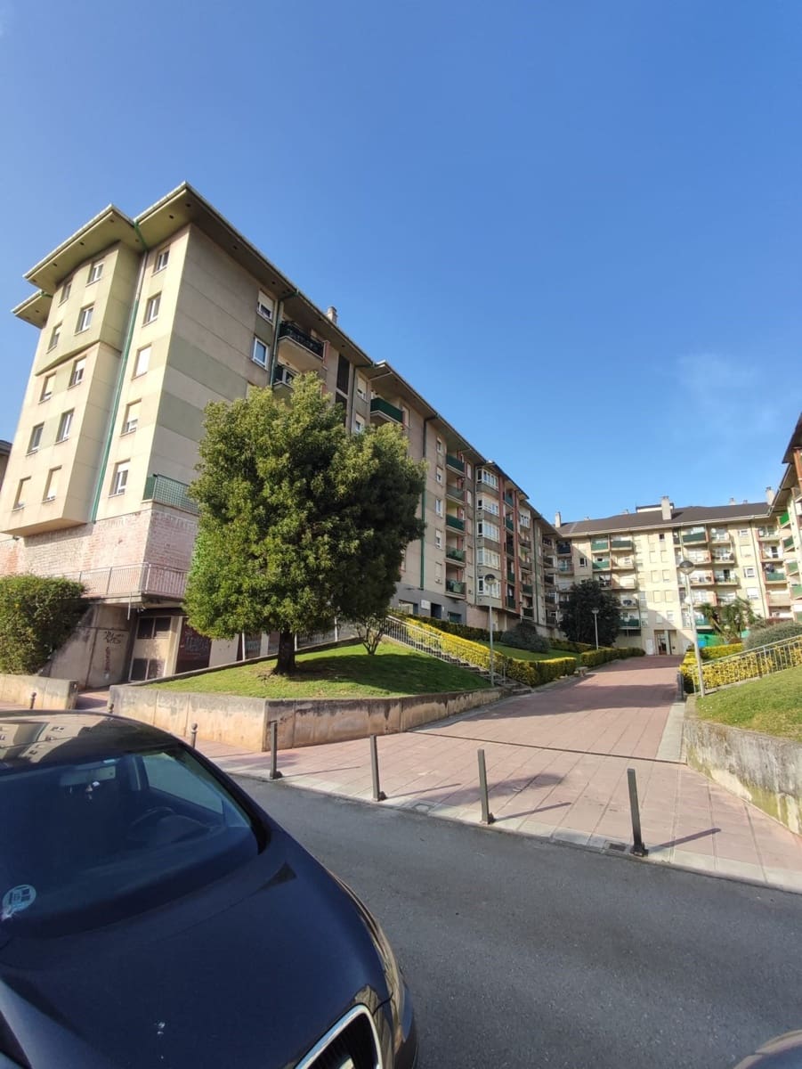 Commercieel te koop in Santander - € 160.000 (Ref: 9783145)