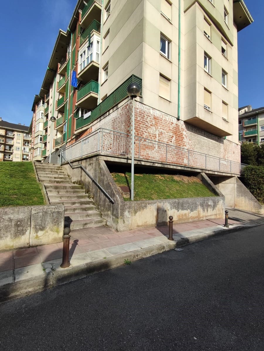 Commercieel te koop in Santander - € 160.000 (Ref: 9783145)