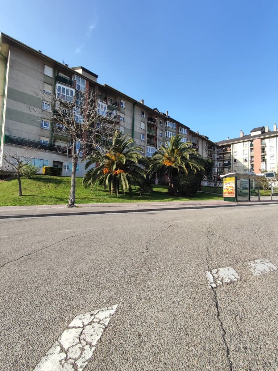 Commercieel te koop in Santander - € 160.000 (Ref: 9783145)