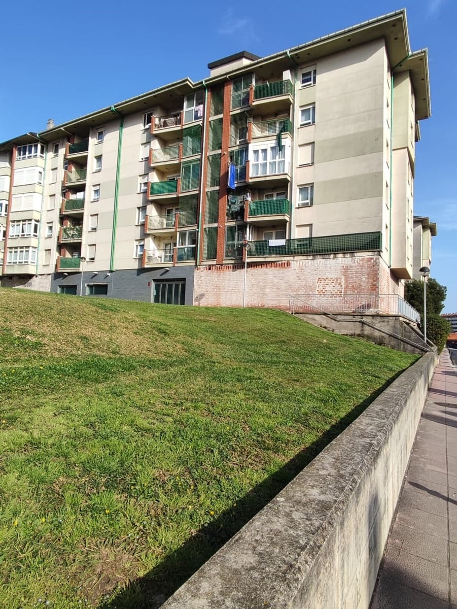 Commercieel te koop in Santander - € 160.000 (Ref: 9783145)