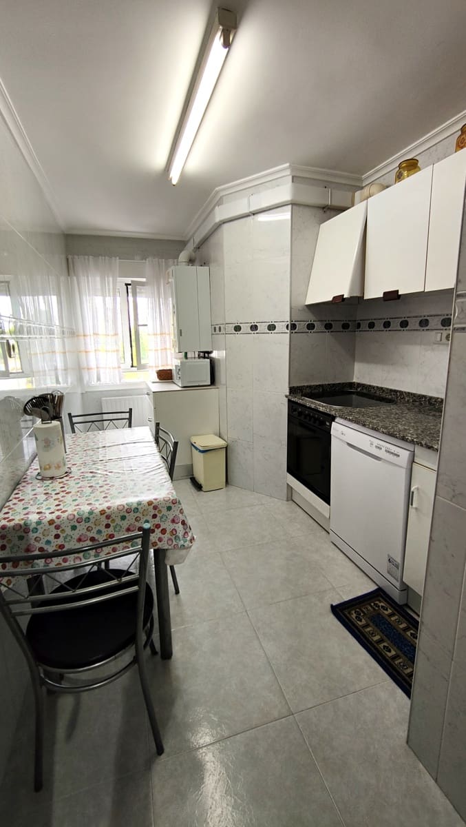 2 sypialnia Mieszkanie do wynajęcia w Santander - 850 € (Ref: 9783146)