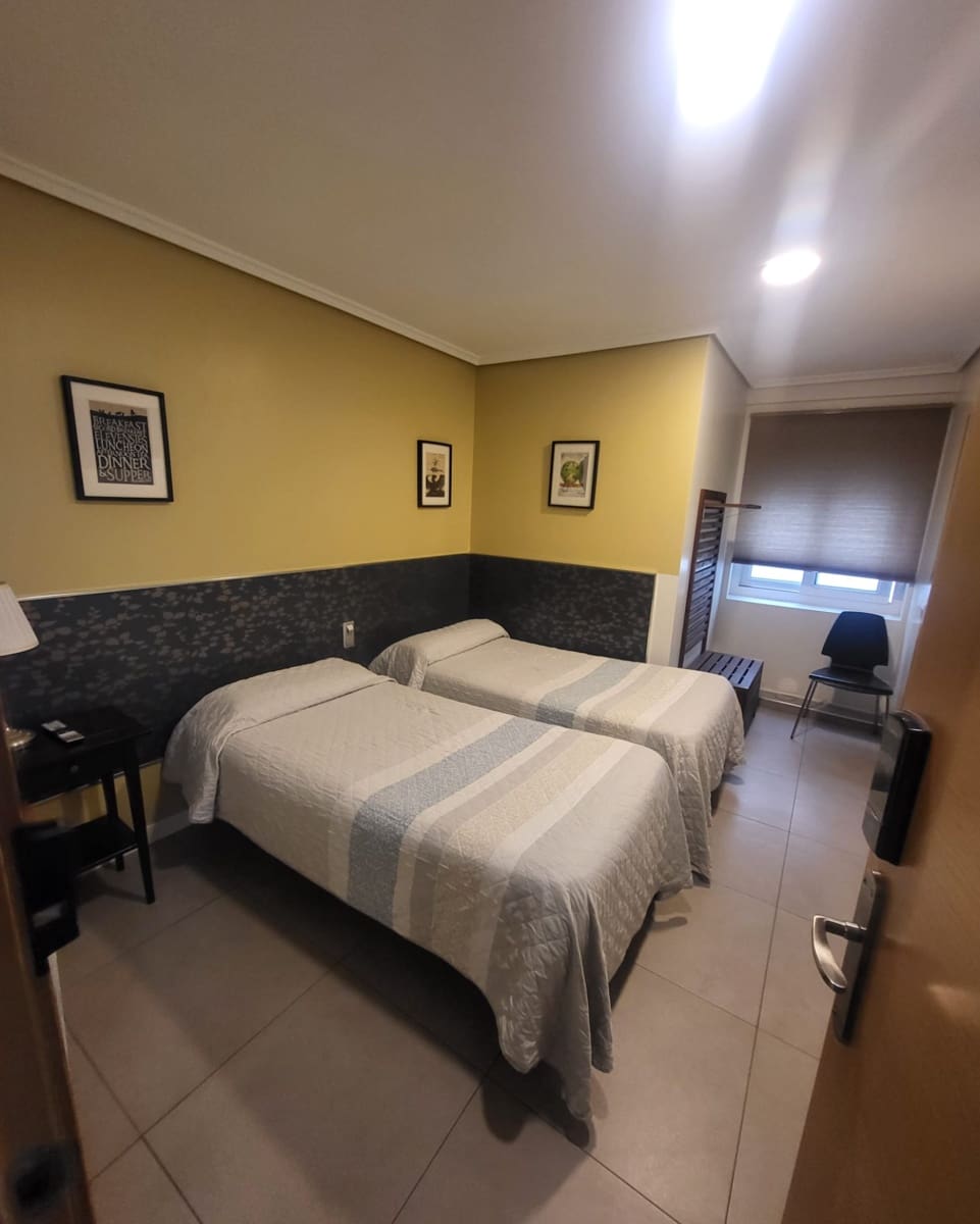 8 soverom Bedrift til salgs i Santander - € 975 000 (Ref: 9798975)