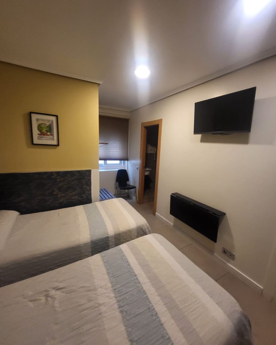 8 soverom Bedrift til salgs i Santander - € 975 000 (Ref: 9798975)