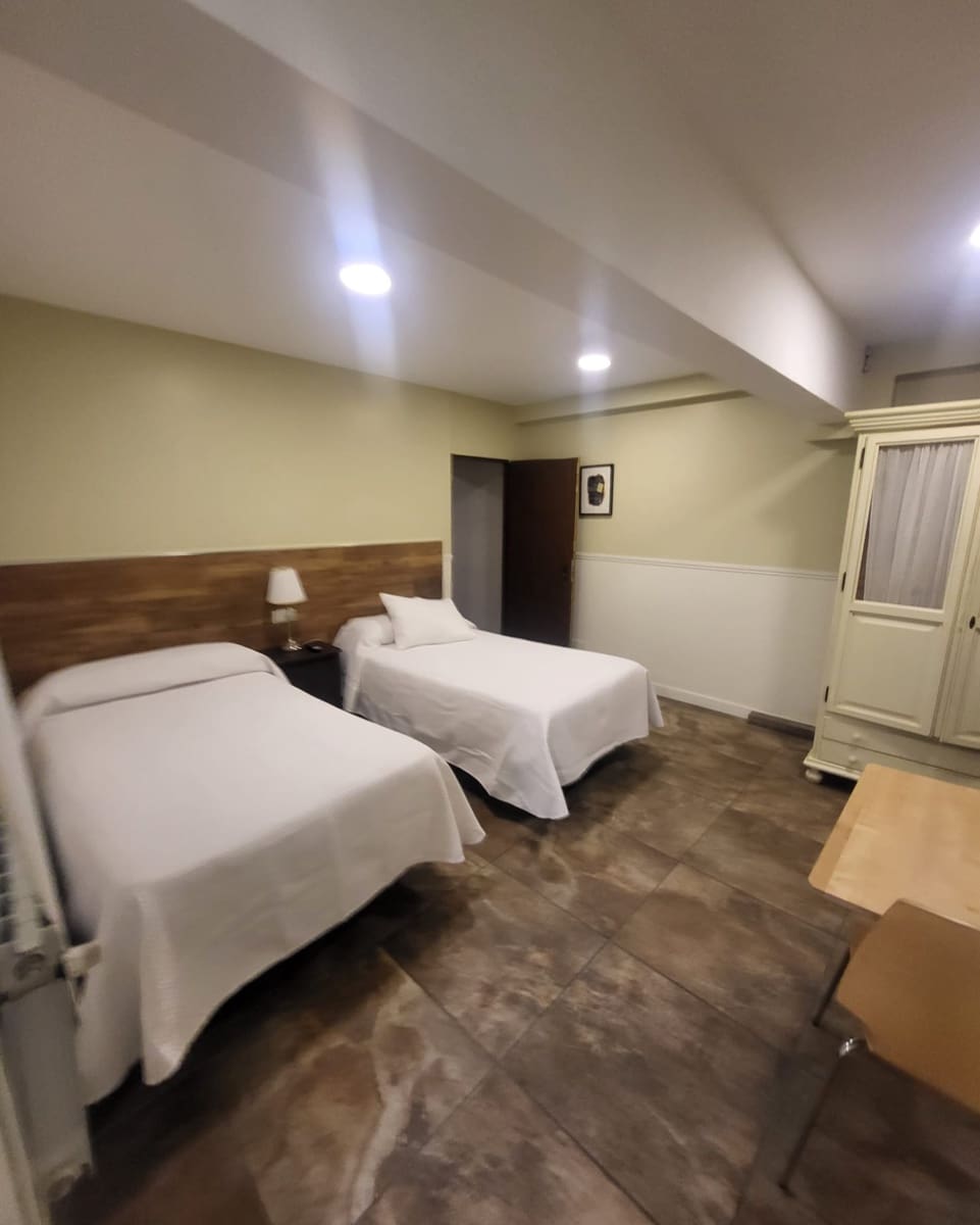 8 soverom Bedrift til salgs i Santander - € 975 000 (Ref: 9798975)