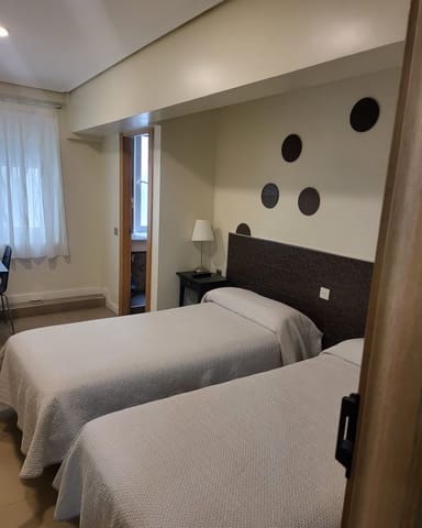 8 soverom Bedrift til salgs i Santander - € 975 000 (Ref: 9798975)