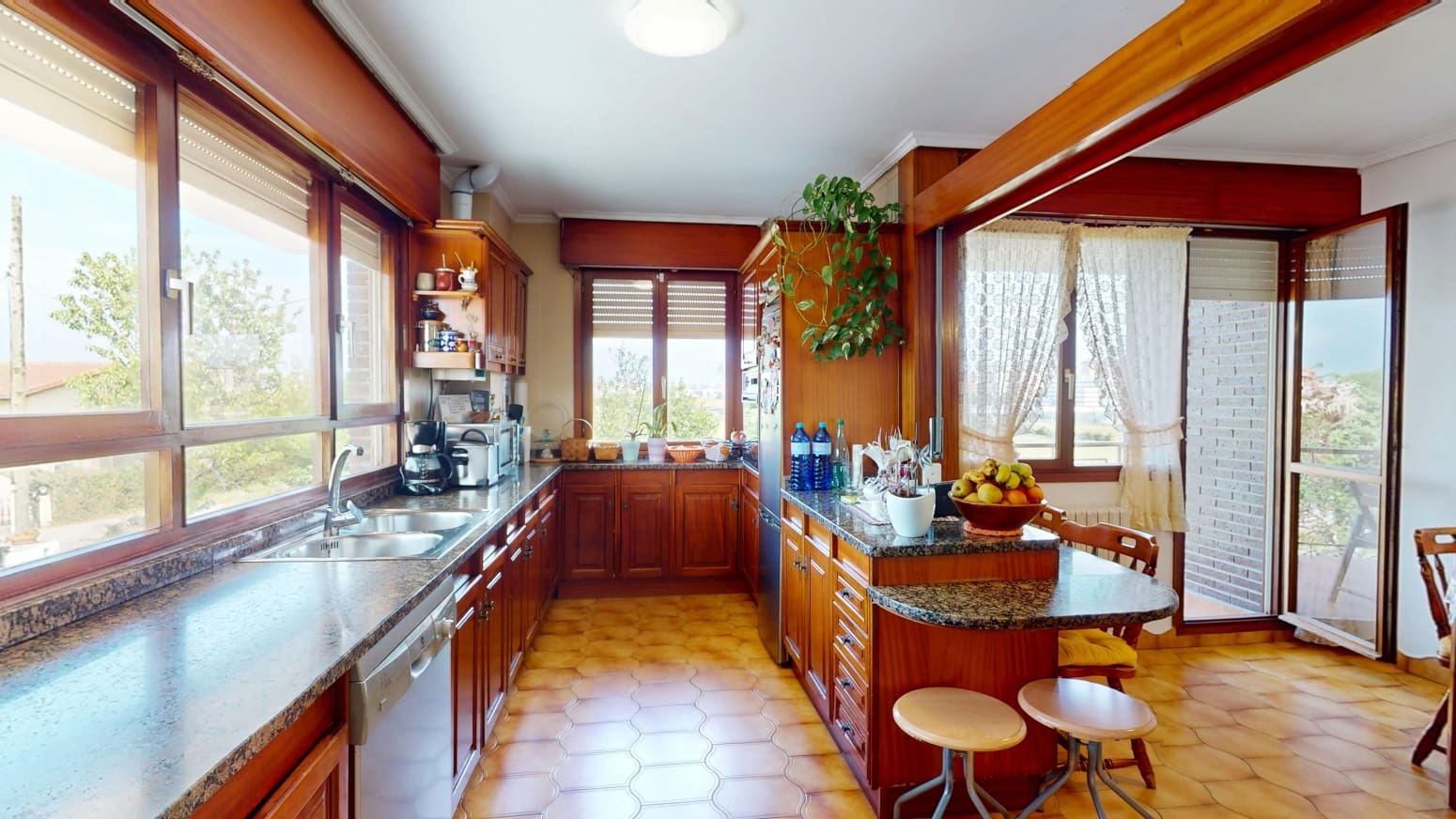 7 bedroom Villa for sale in Santander with garage - € 1,250,000 (Ref: 9811340)