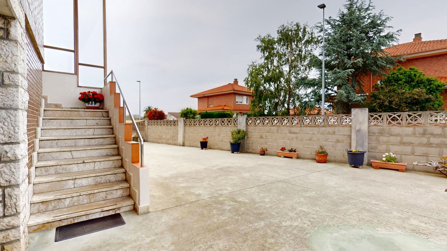 7 bedroom Villa for sale in Santander with garage - € 1,250,000 (Ref: 9811340)