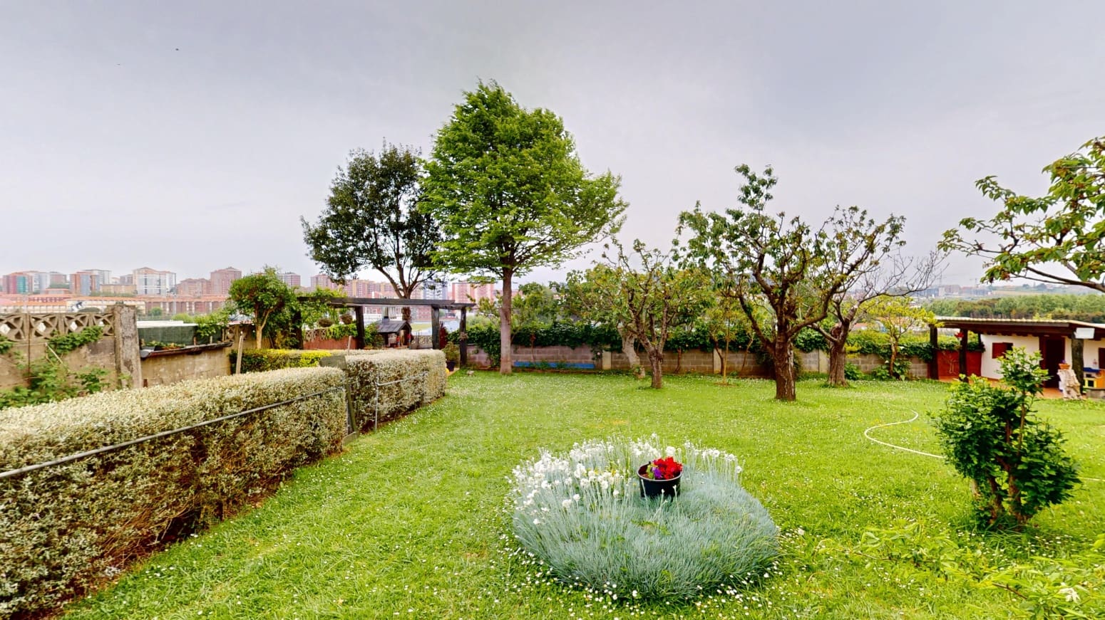 7 bedroom Villa for sale in Santander with garage - € 1,250,000 (Ref: 9811340)