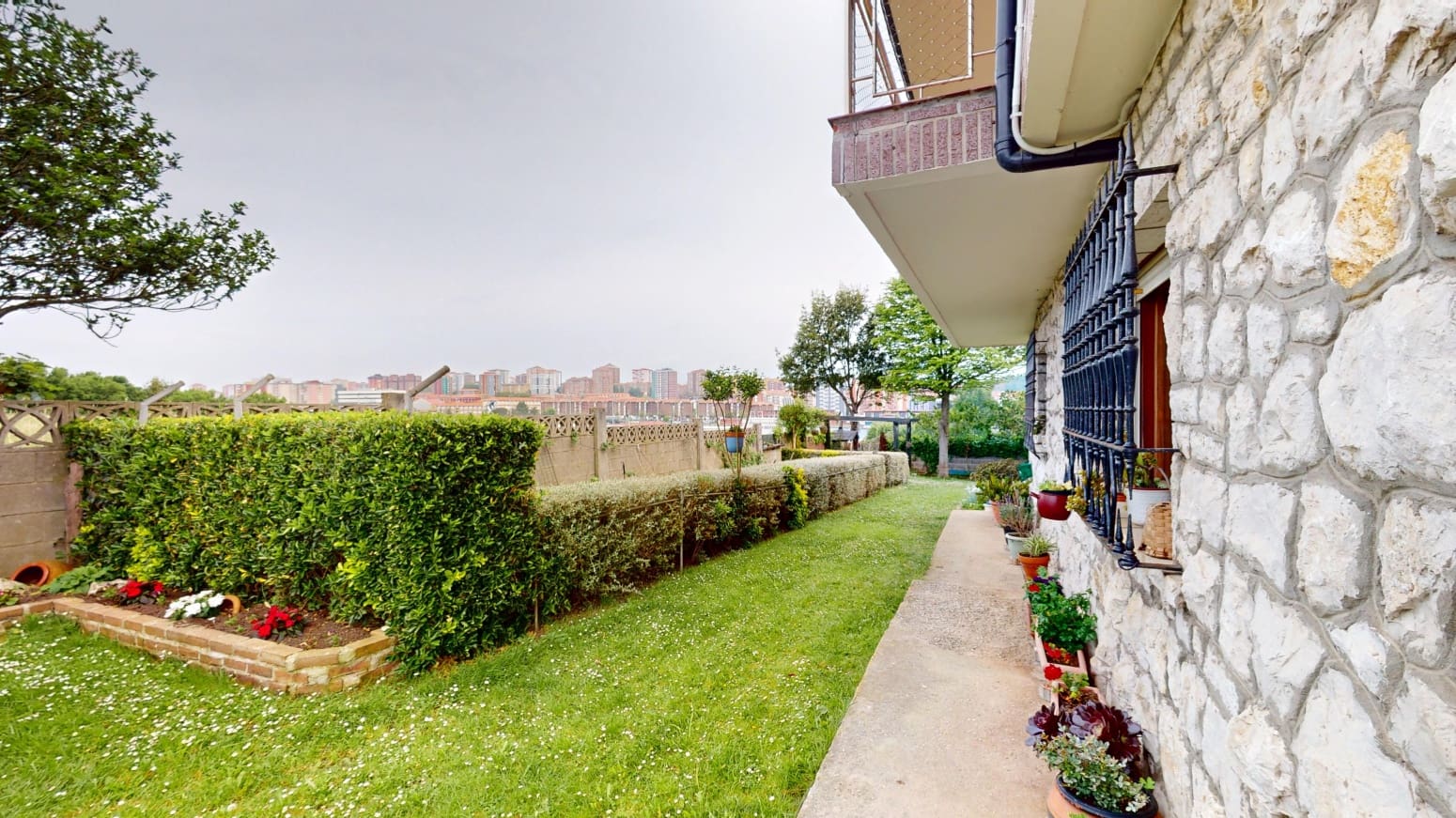 7 bedroom Villa for sale in Santander with garage - € 1,250,000 (Ref: 9811340)