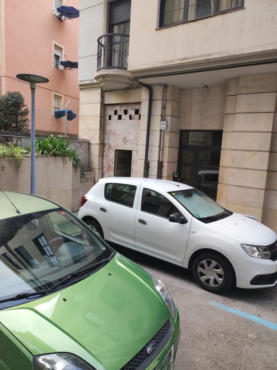 Commercial for sale in Santander - € 45,000 (Ref: 9826368)