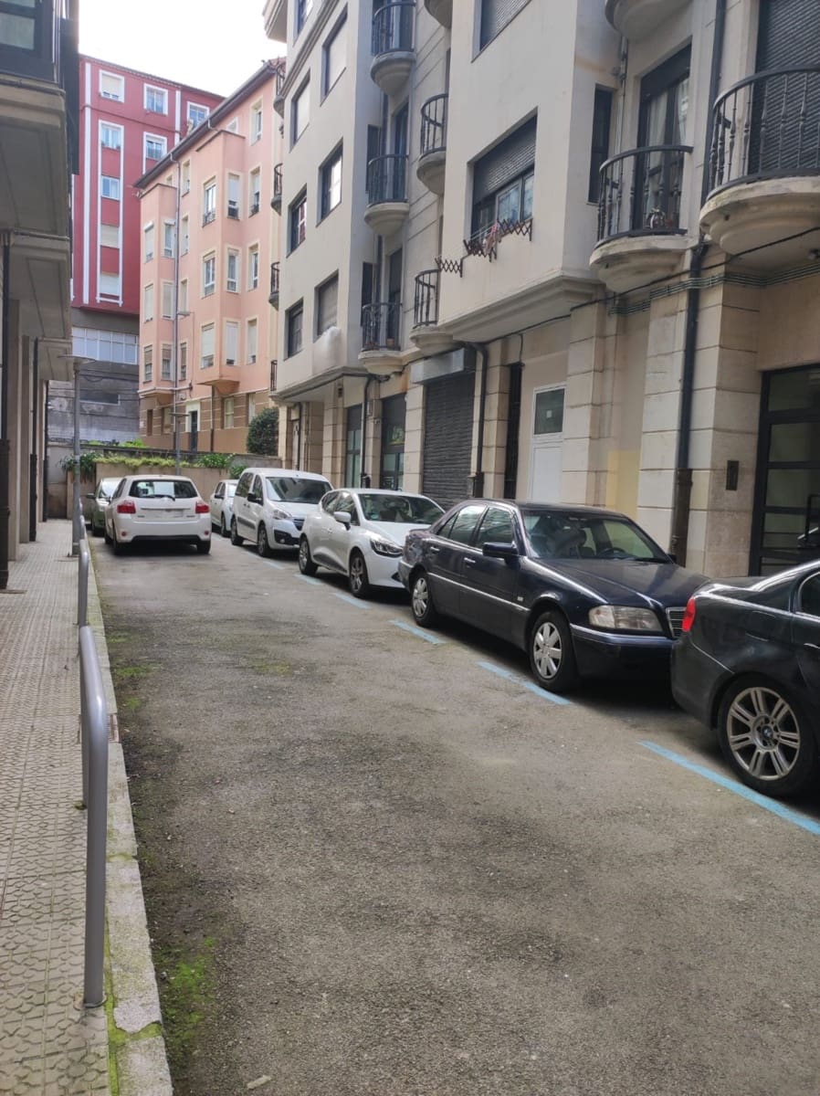 Commercial for sale in Santander - € 45,000 (Ref: 9826368)