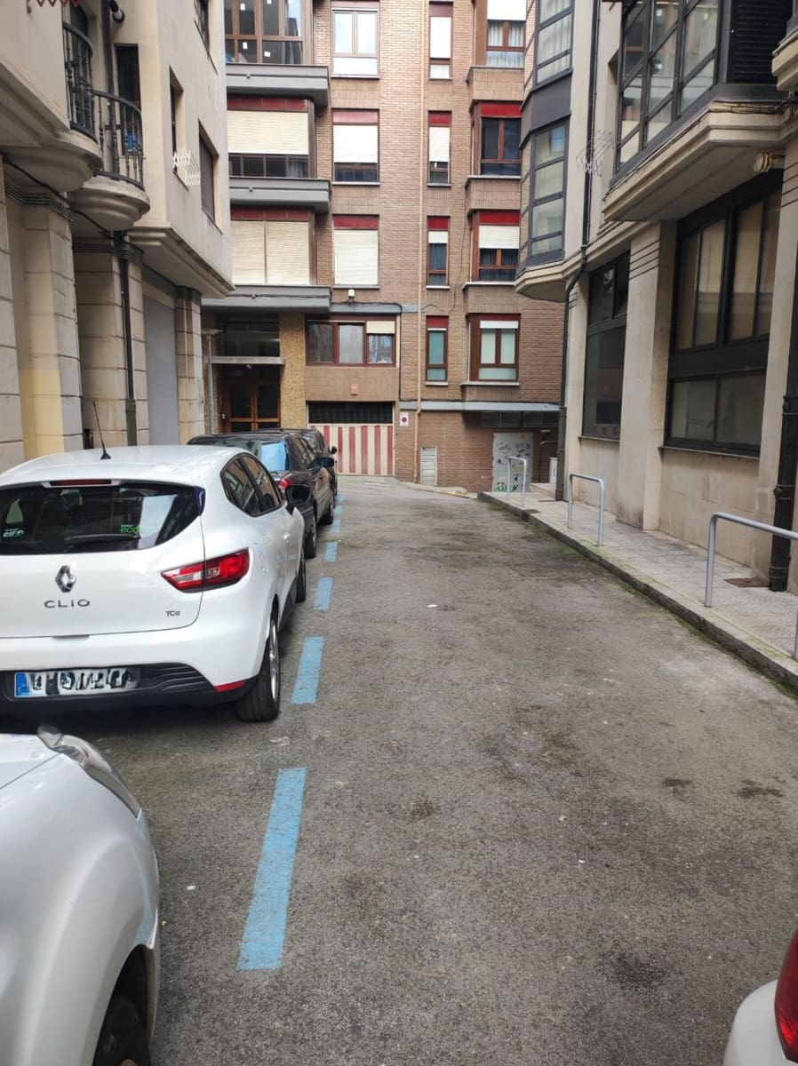 Commercial for sale in Santander - € 45,000 (Ref: 9826368)