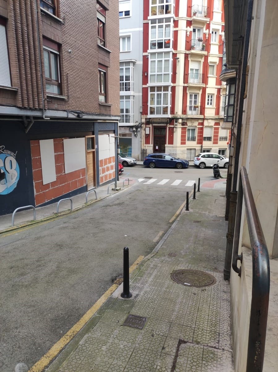 Commercial for sale in Santander - € 45,000 (Ref: 9826368)