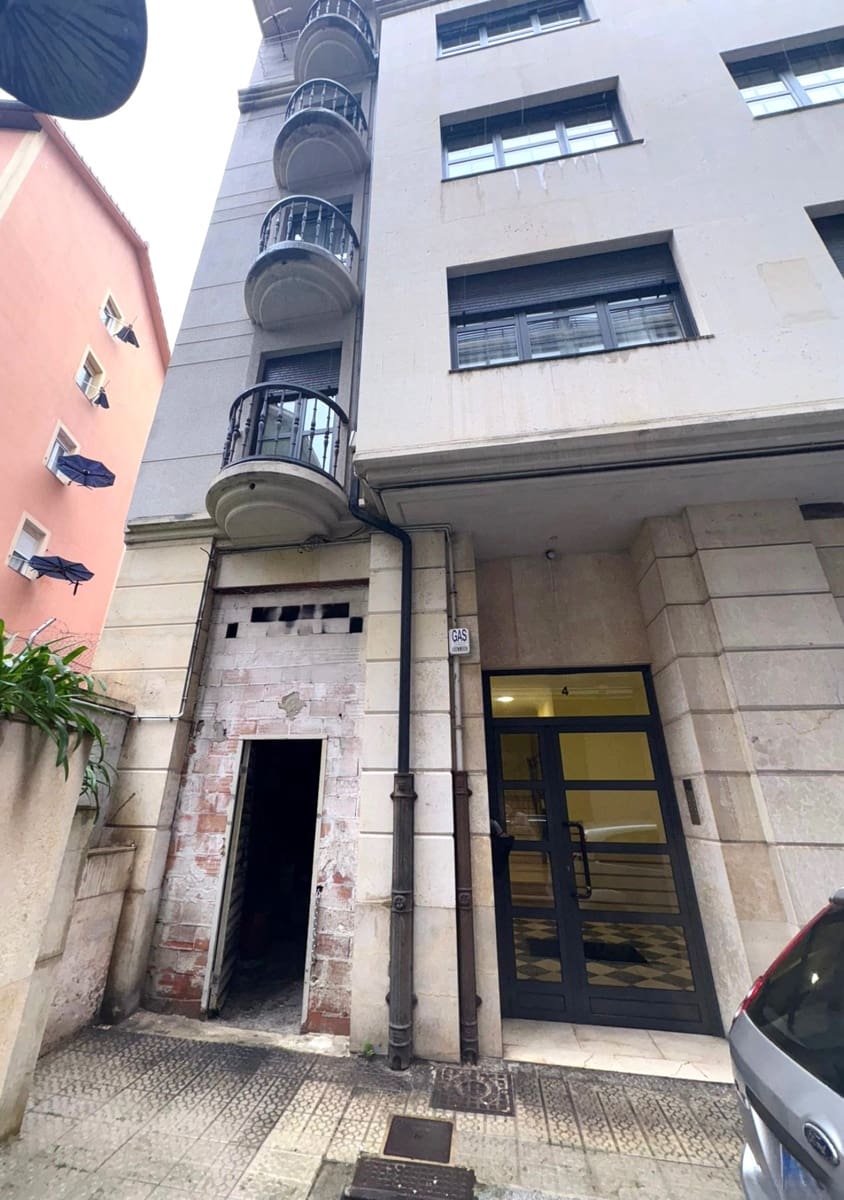 Commercial for sale in Santander - € 45,000 (Ref: 9826368)