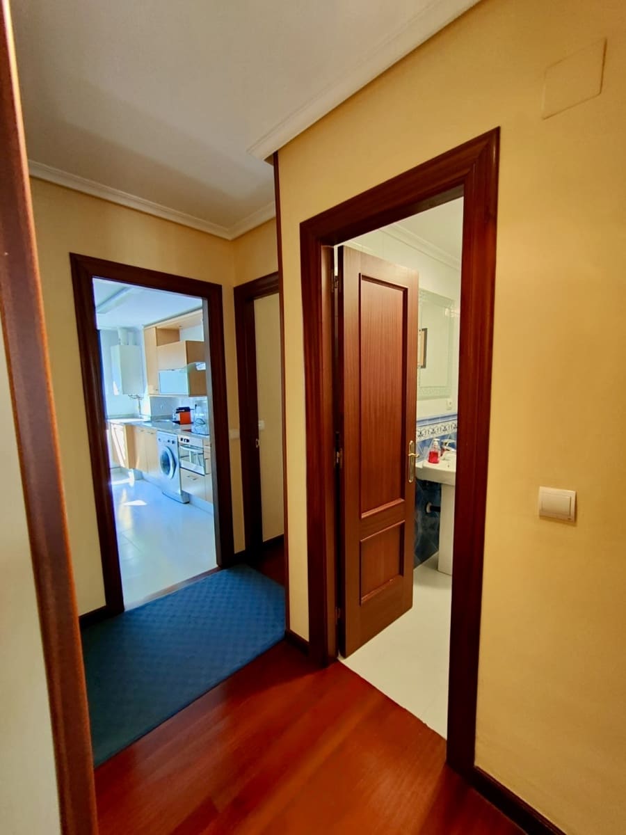 3 bedroom Flat for sale in Santander with garage - € 425,000 (Ref: 9871640)