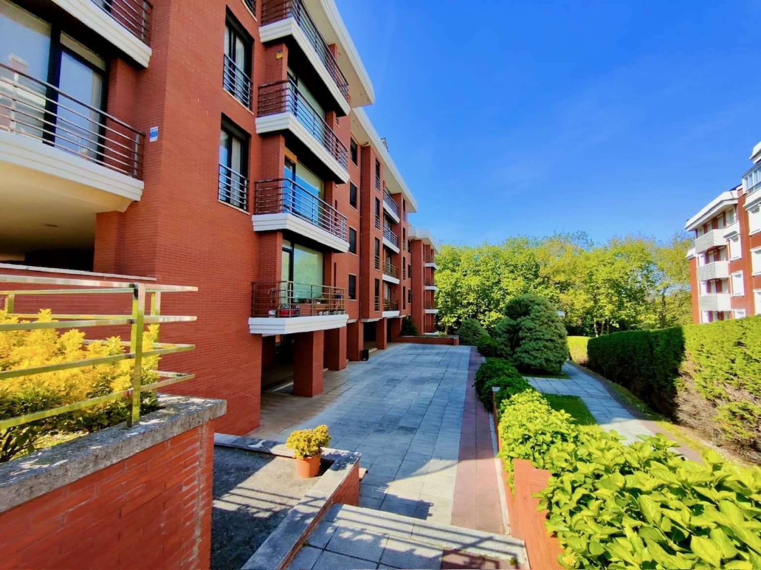 3 bedroom Flat for sale in Santander with garage - € 425,000 (Ref: 9871640)