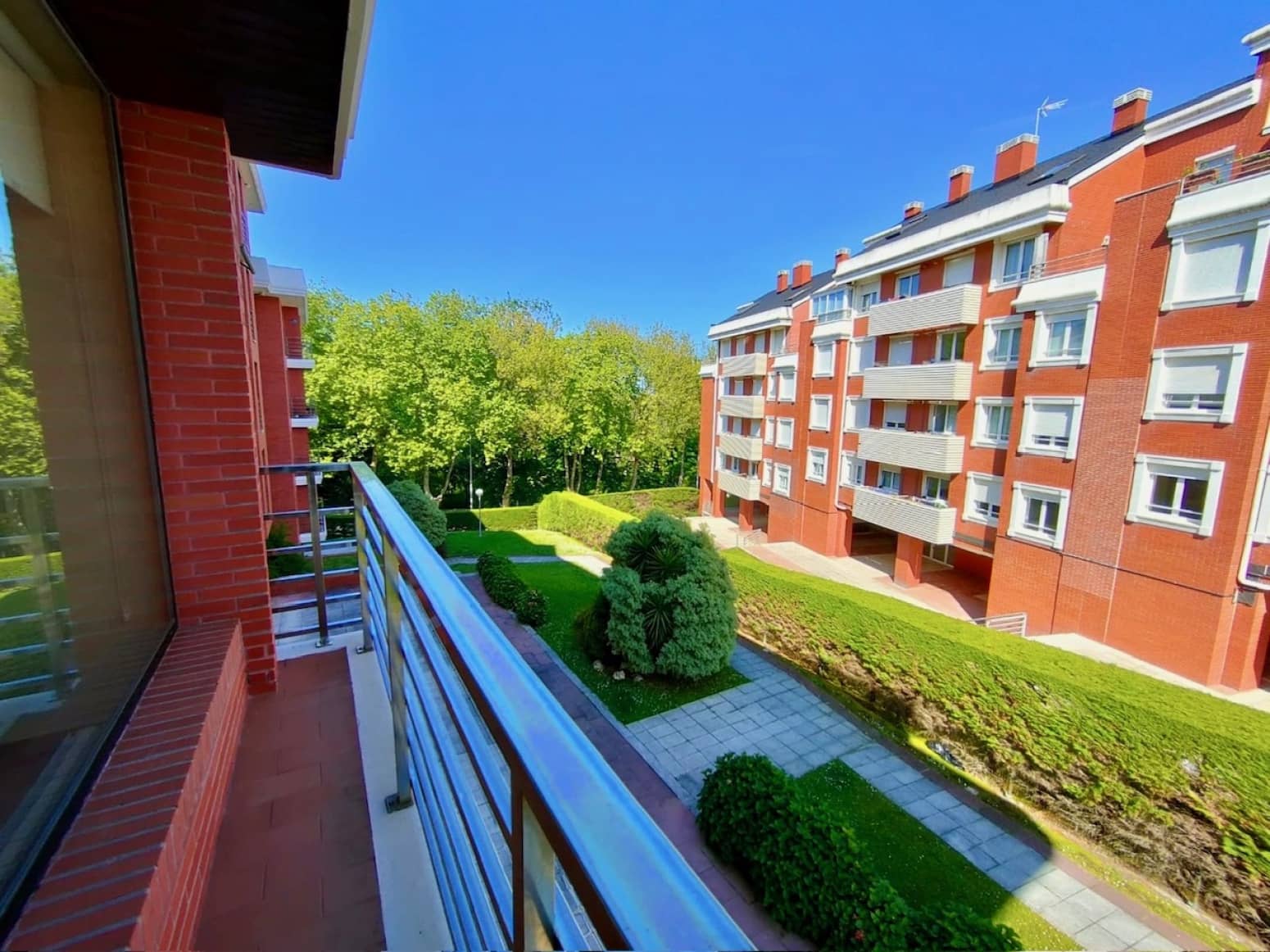 3 bedroom Flat for sale in Santander with garage - € 425,000 (Ref: 9871640)