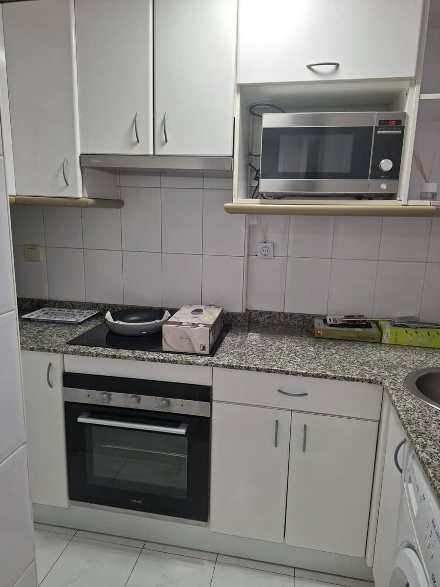 1 soveværelse Lejlighed til leje i Santander - € 700 (Ref: 9884219)