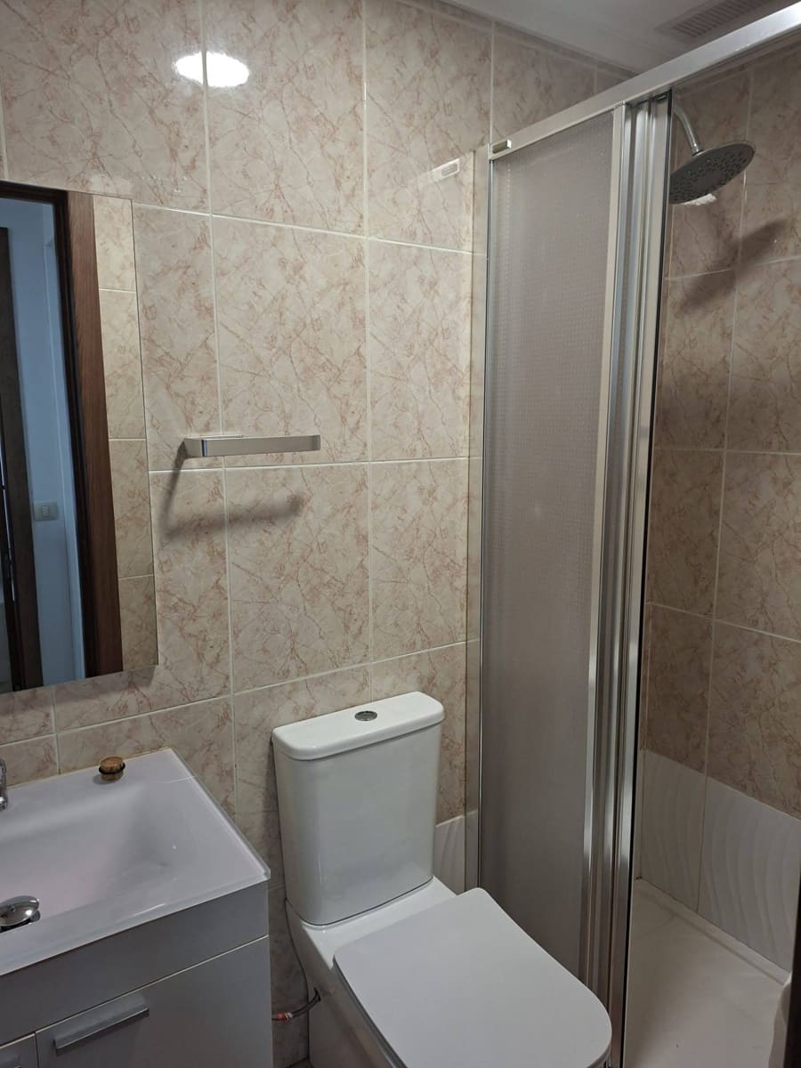 1 soveværelse Lejlighed til leje i Santander - € 700 (Ref: 9884219)