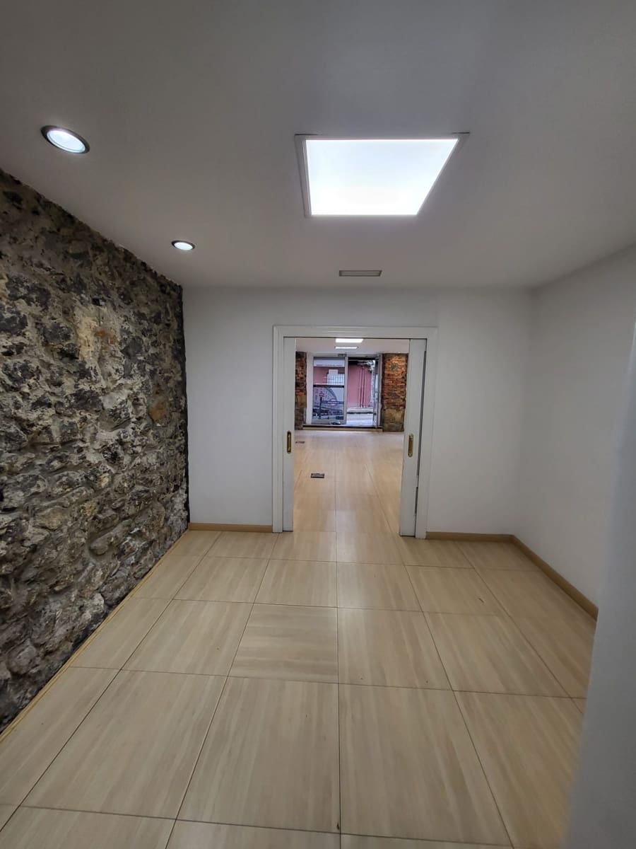 Comercial para venda em Santander - 195 000 € (Ref: 9891836)