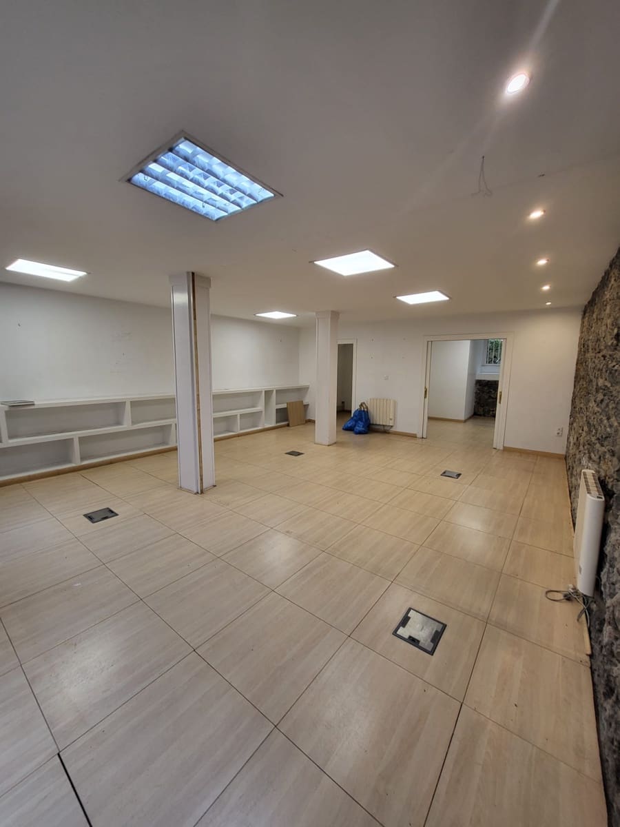 Comercial para venda em Santander - 195 000 € (Ref: 9891836)
