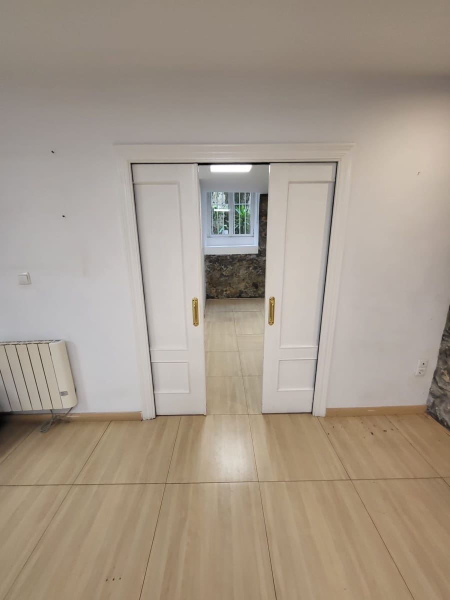 Comercial para venda em Santander - 195 000 € (Ref: 9891836)