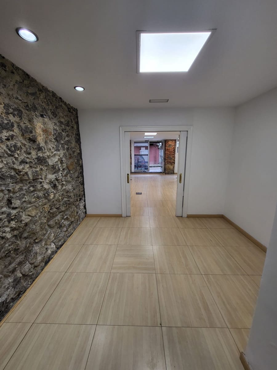 Comercial para venda em Santander - 195 000 € (Ref: 9891836)