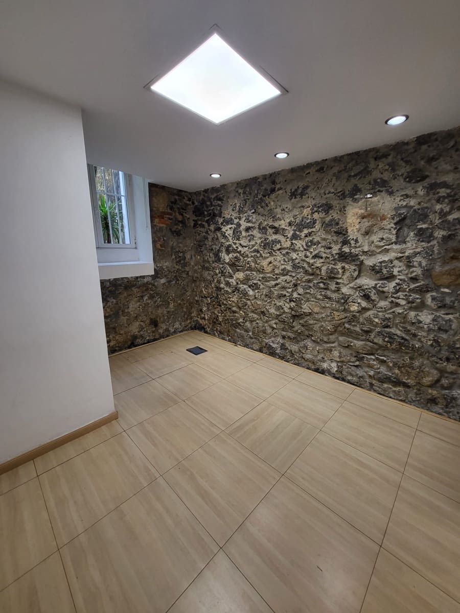 Comercial para venda em Santander - 195 000 € (Ref: 9891836)