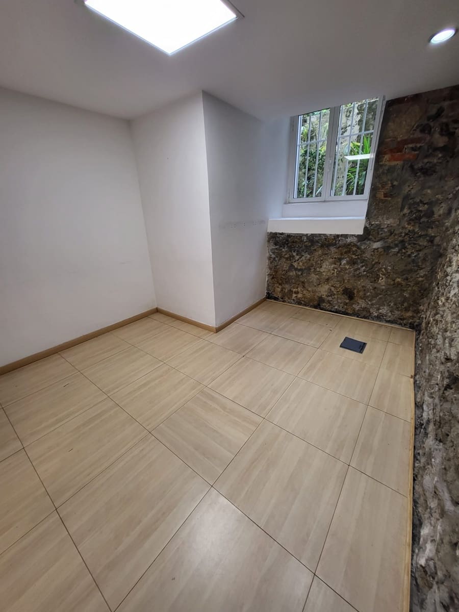 Comercial para venda em Santander - 195 000 € (Ref: 9891836)