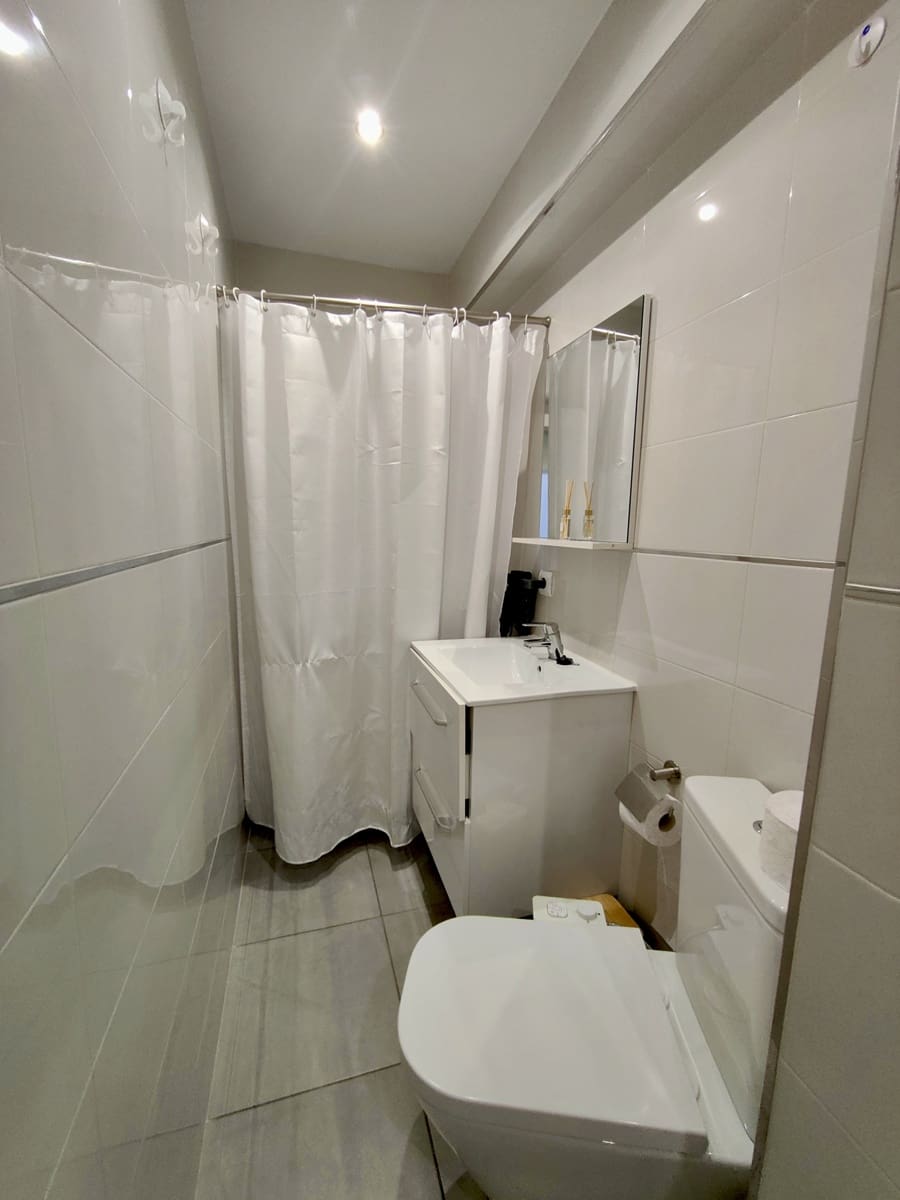 2 bedroom Flat for rent in Santander - € 1,200 (Ref: 9900371)