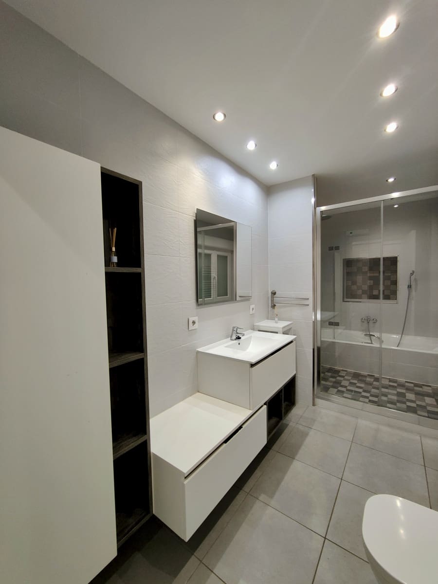 2 bedroom Flat for rent in Santander - € 1,200 (Ref: 9900371)