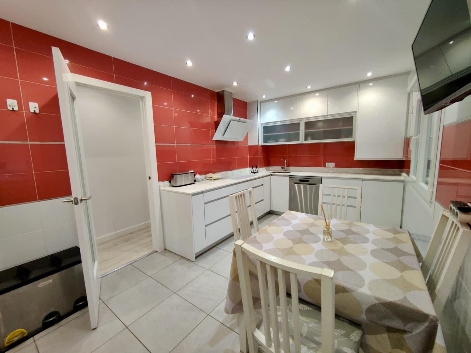 2 bedroom Flat for rent in Santander - € 1,200 (Ref: 9900371)