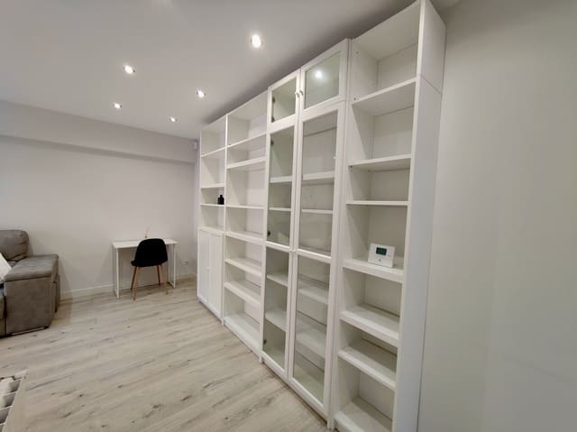 2 bedroom Flat for rent in Santander - € 1,200 (Ref: 9900371)