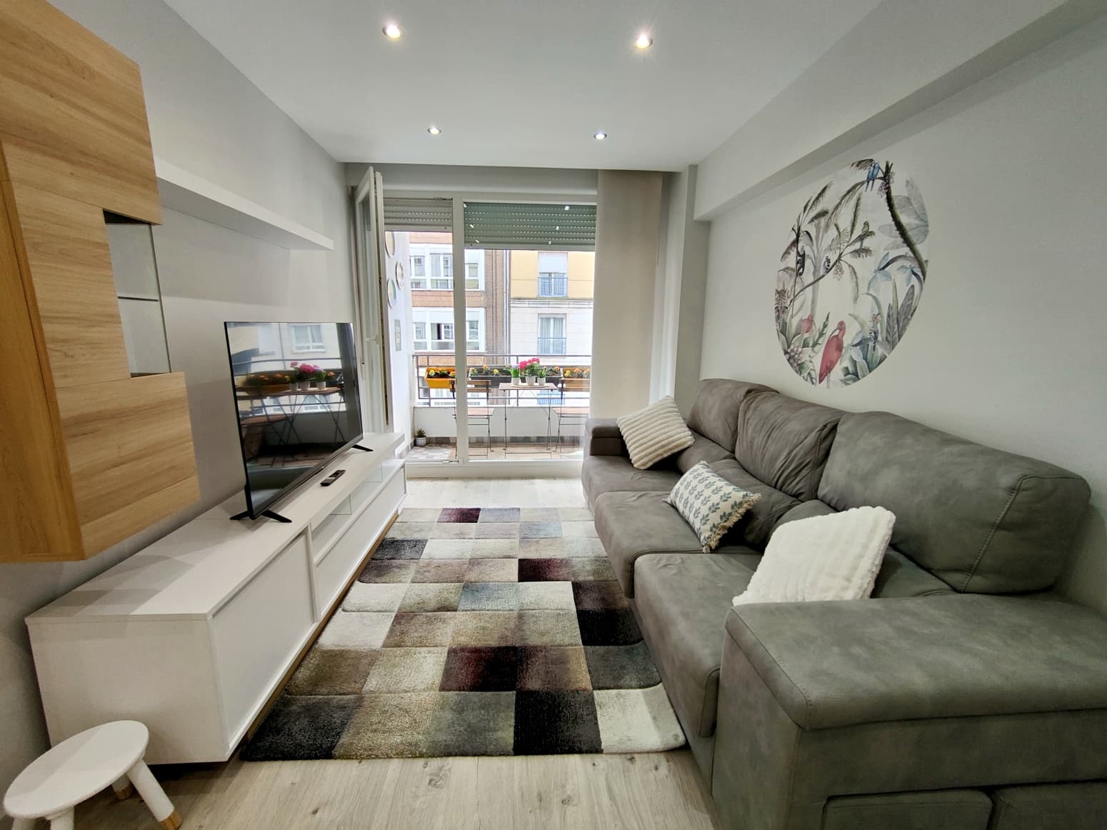 2 bedroom Flat for rent in Santander - € 1,200 (Ref: 9900371)
