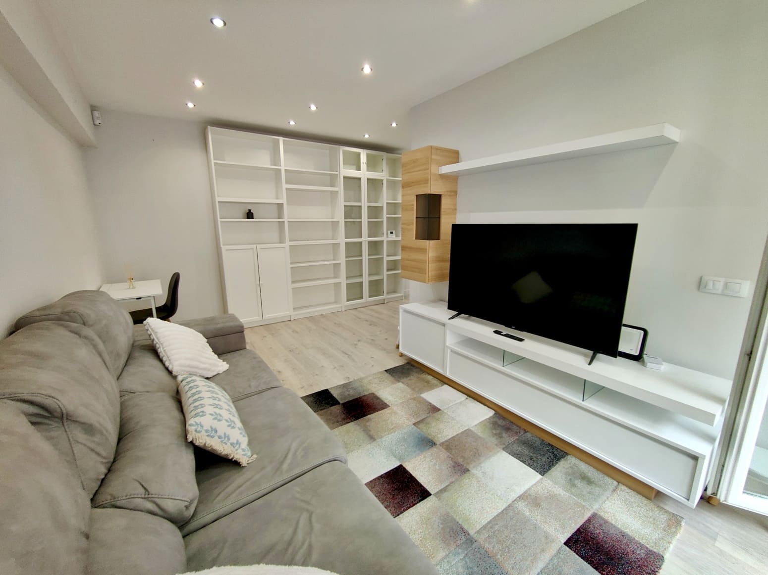 2 bedroom Flat for rent in Santander - € 1,200 (Ref: 9900371)
